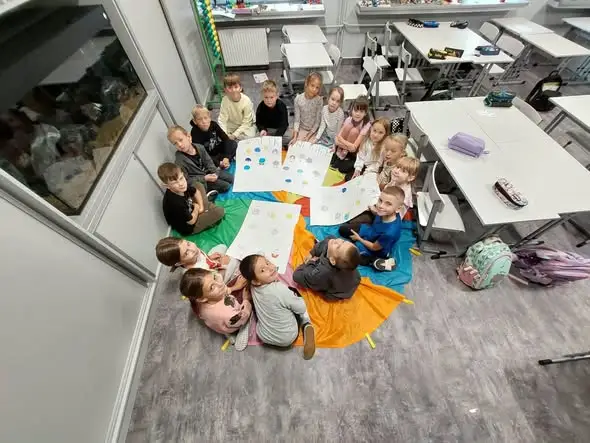 Innowacyjna metoda nauki angielskiego w klasie 2C – zabawa, ruch i pogoda