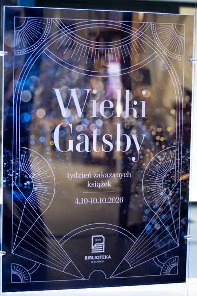 Żory: Tydzień Zakazanych Książek w bibliotece – wystawa inspirowana „Wielkim Gatsbym”