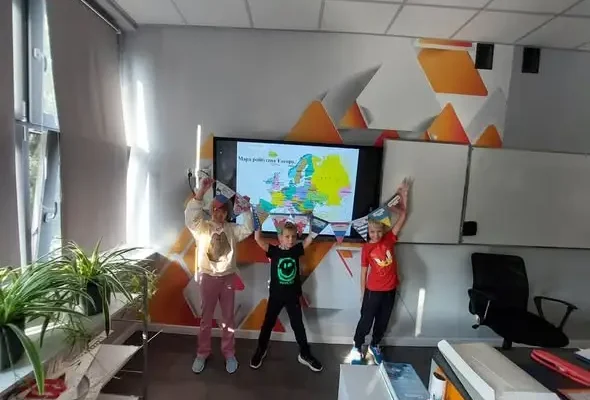 Europejski Dzień Języków Obcych w szkole – uczniowie podróżowali po Europie