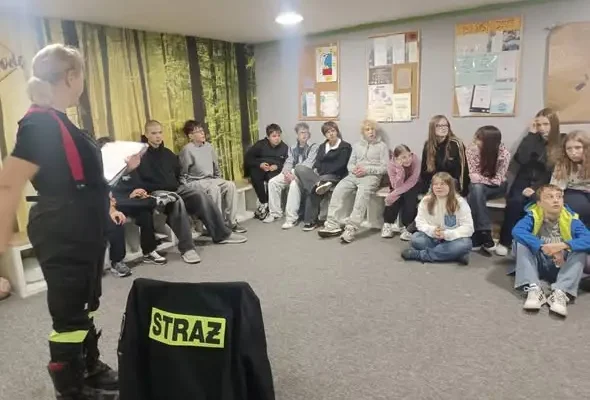 Uczniowie klasy 7b odwiedzili OSP Żory – lekcja doradztwa zawodowego w strażackim wydaniu