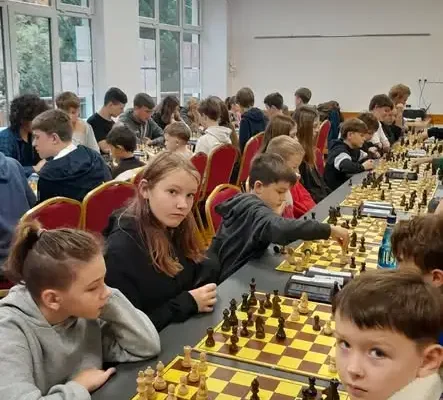 Szachowy „Gambit po godzinach” w Żorach – rozgrywki w klubie Rebus i nie tylko